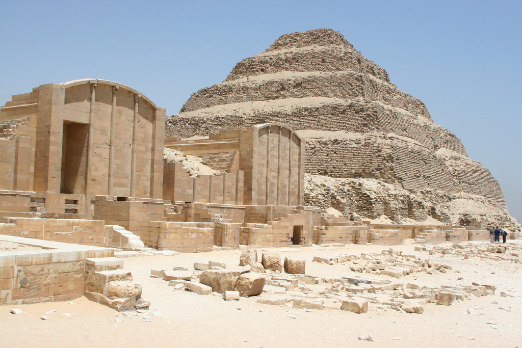Džoserova pyramida a zbytky chámového komplexu - foto:  kmf164 ( Flickr )
