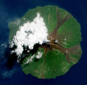 Manam Volcano, Papua New Guinea - foto: NASA Goddard Space Flight Center