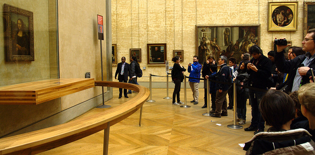Mona Lisa v obležení turistů v Louvre 